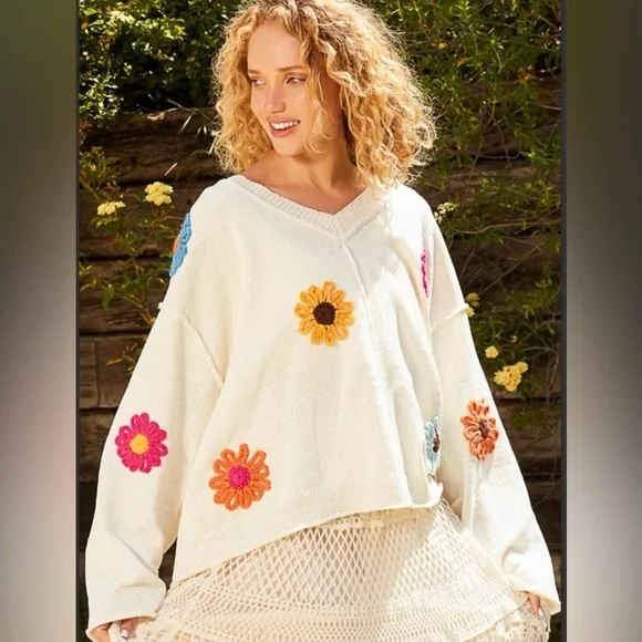 POL Cream Oversized Chenille Floral Patch Sweater Size Small - Picture 3 of 6